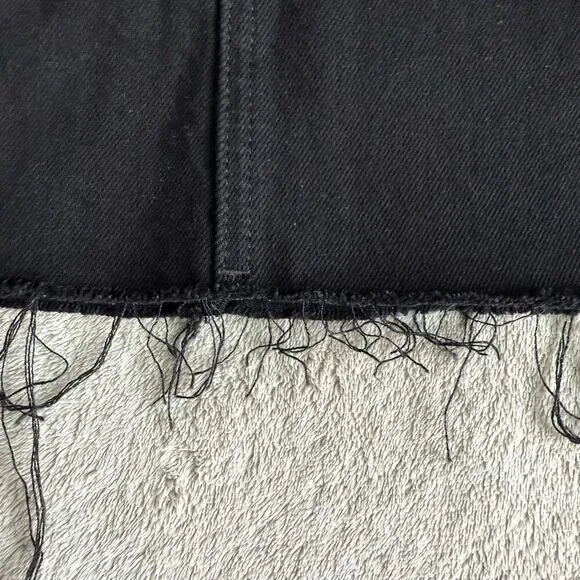 NWOT H&M Black Denim Raw Hem Mini Skirt - Picture 4 of 11
